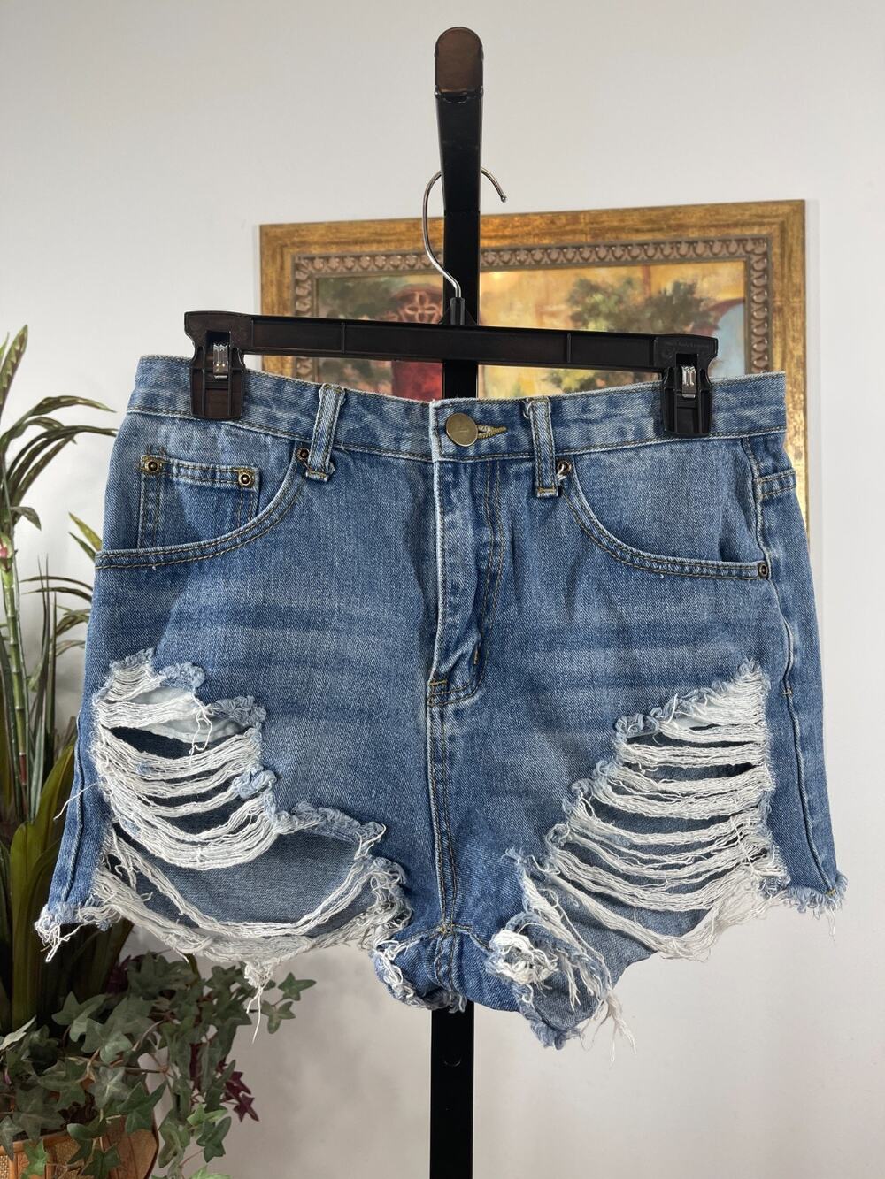 Boohoo Denim Shorts Women's Size 6 Blue Distressed Raw Hem Indie Sleaze Festival